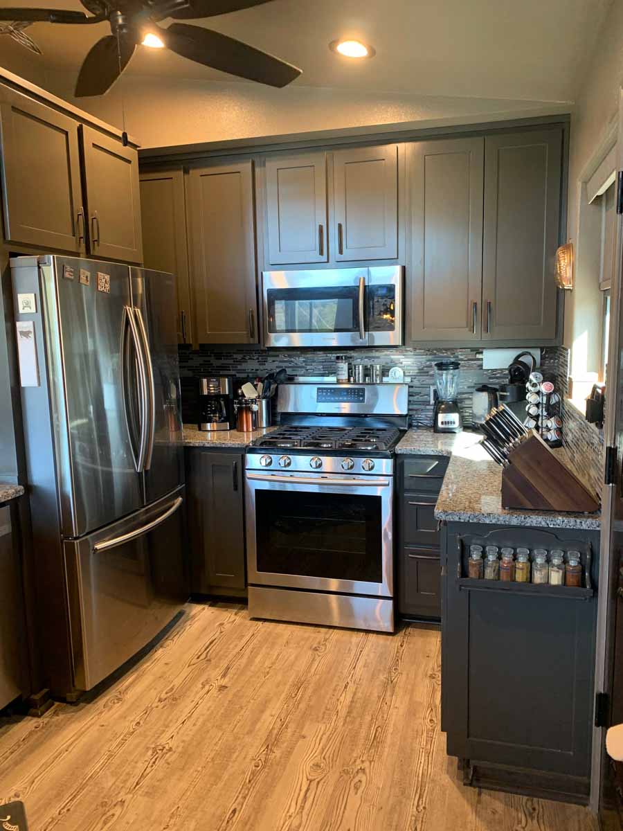 Dawg House Kitchen Gas Stove, Microwave & Fridge