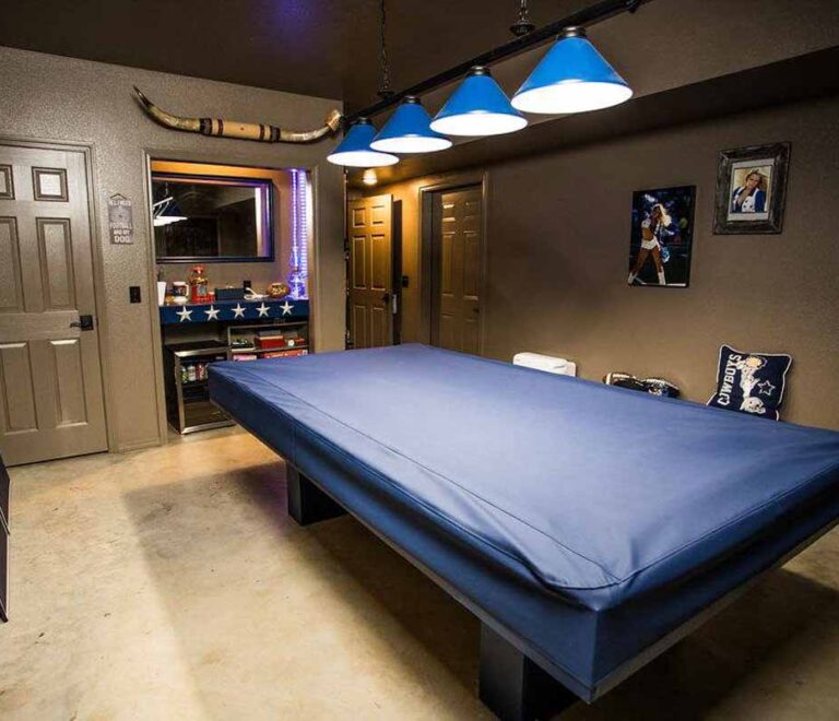 Dawg House Holiday Home Game Room with Pool Table - Hogscald Hollow Cabins Vacation Rentals