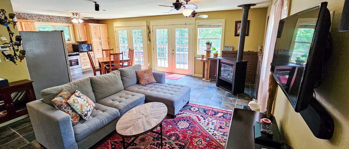 Hogscald Hollow Cabin Open Plan Kitchen, Living & Dining Room