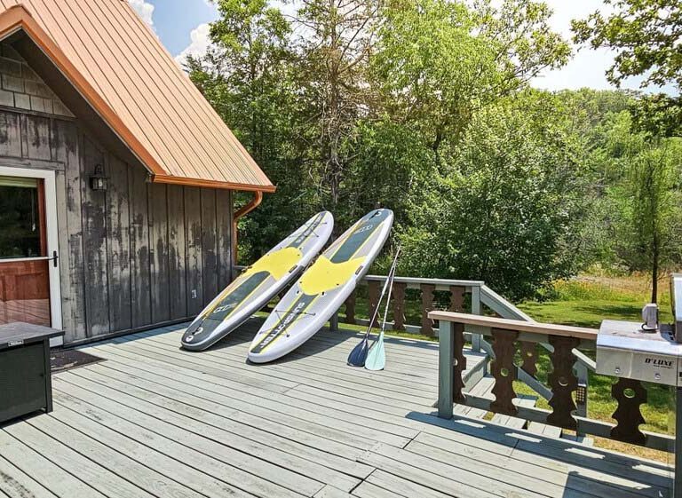 Big Cabin on Beaver Lake Deck & Kayaks - Hogscald Hollow Cabins Vacation Rentals