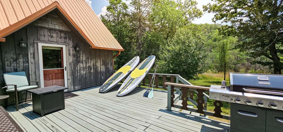 Big Cabin on Beaver Lake Deck & Kayaks - Hogscald Hollow Cabins Vacation Rentals
