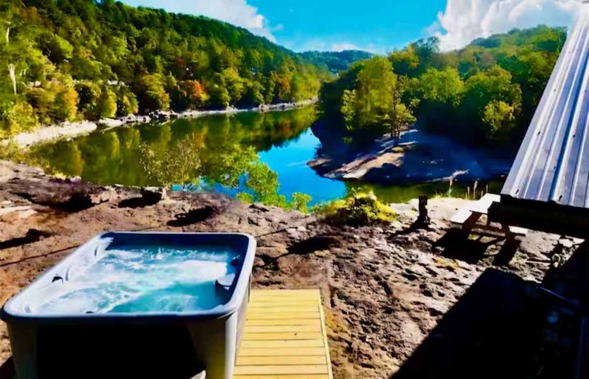 Cliff Top Hot Tub & View of Beaver Lake