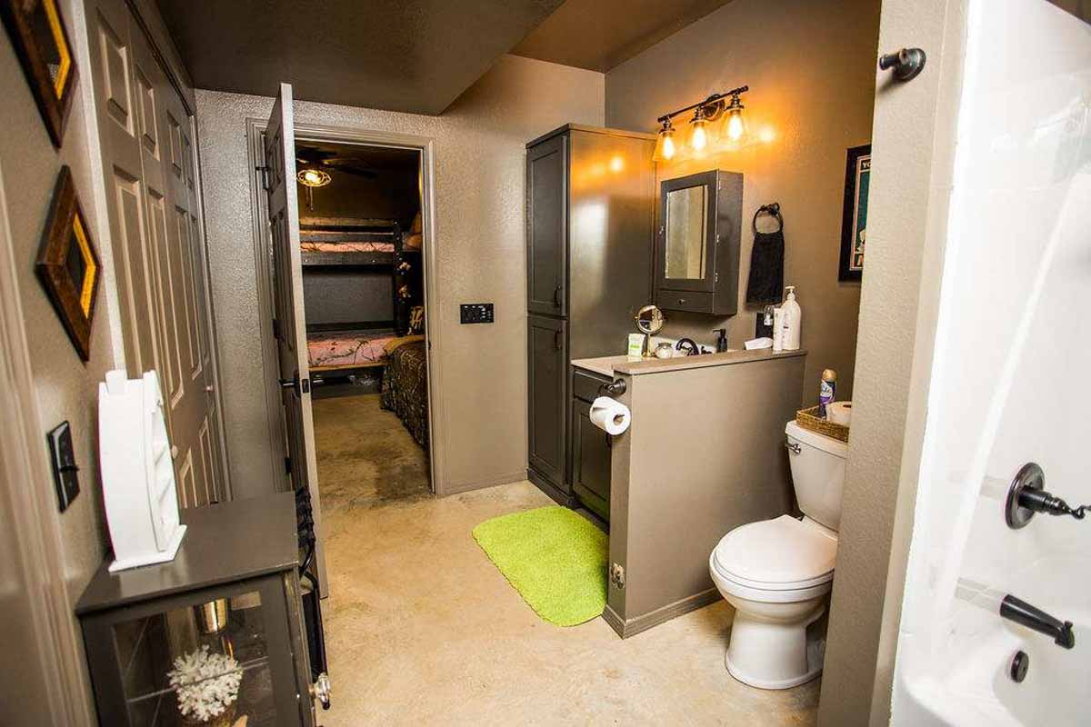 rhrzouxx0svrff1tz82n