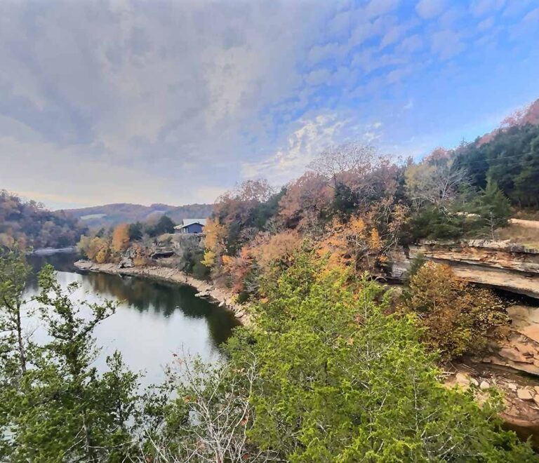 Cliff Top Vacation Rental at Hogscald Hollow Cabins