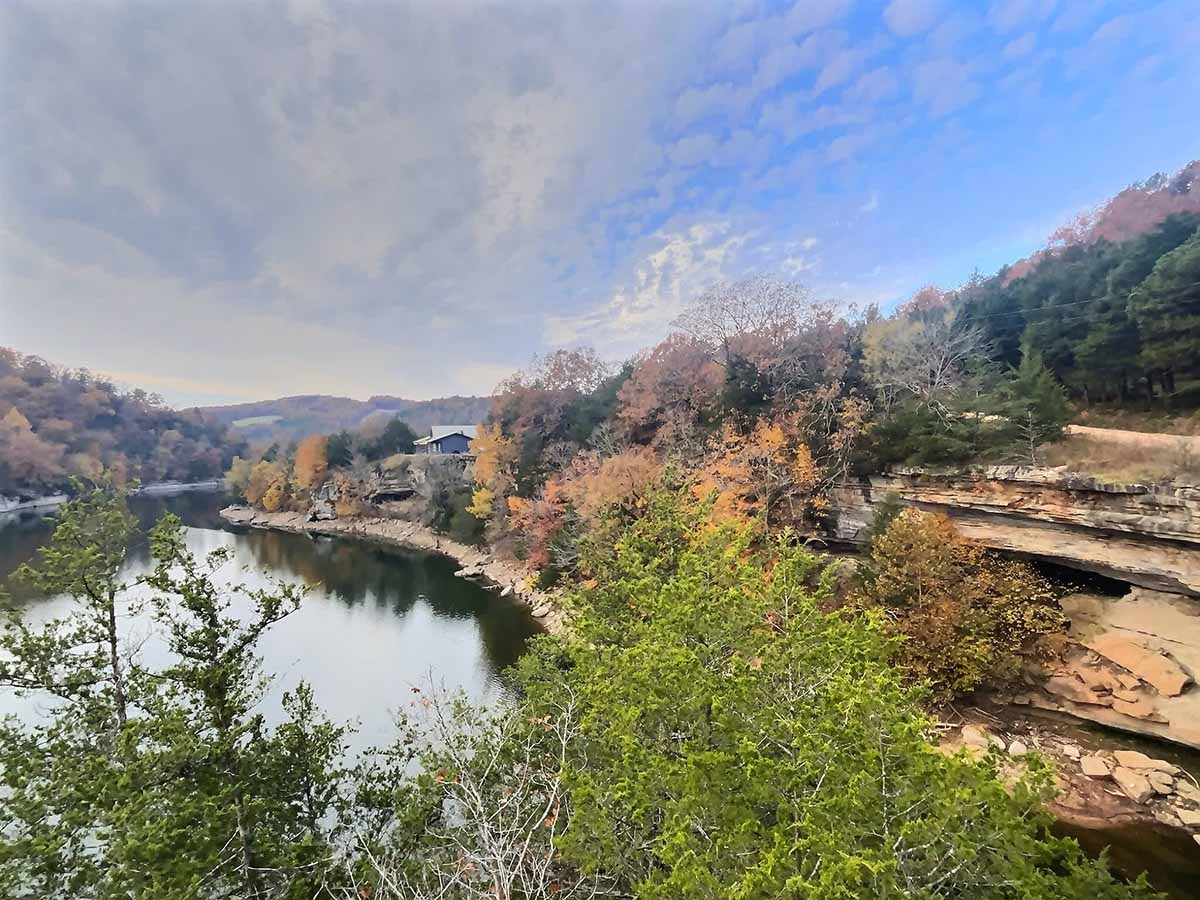 Cliff Top Vacation Rental at Hogscald Hollow Cabins